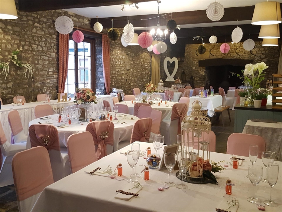 Here the dining room is shown decorated for a wedding in white and pink vintage ornaments. You can arrange the tables and decorate the whole house how