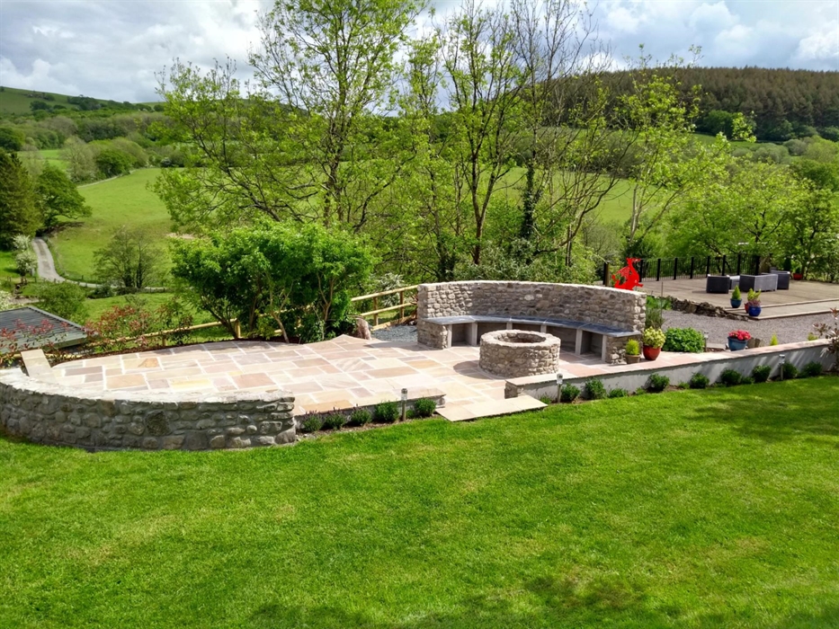 Stone and Slate Fire-Pit, Decked Terrace Over the River, Countryside Views, Place to Relax, Rural Retreat, Enjoy the Welsh Countryside, Stargazing, Da