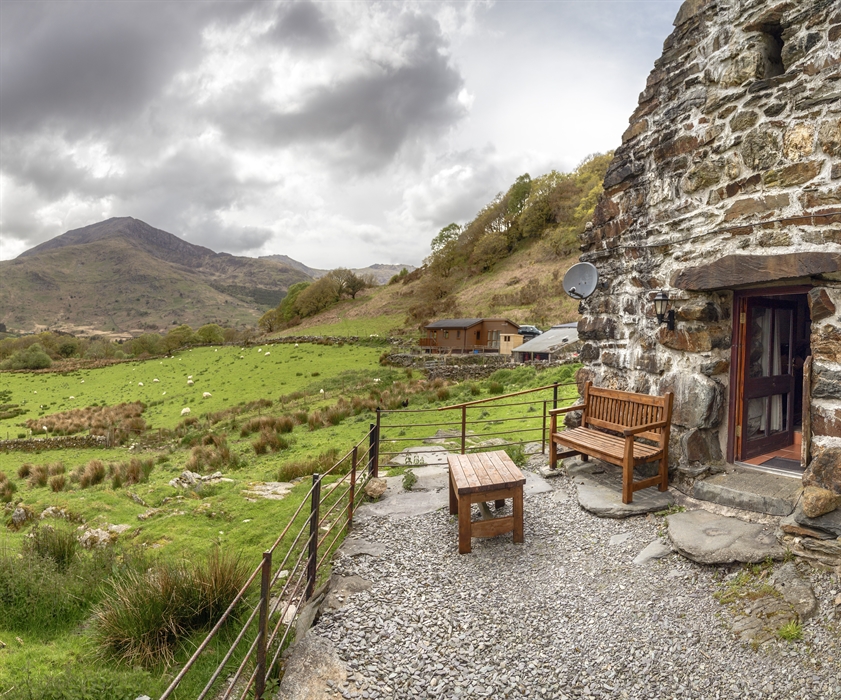 Ty Hebog Self-catering cottage patio area with views of Moel Hebog mountain