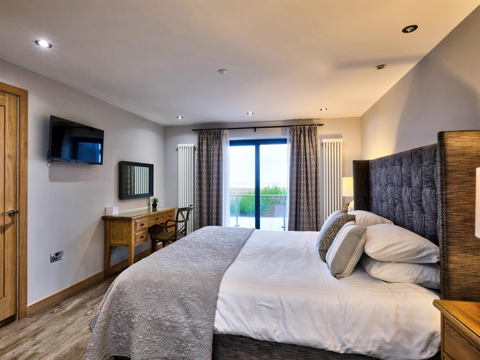 Wake up to the waves