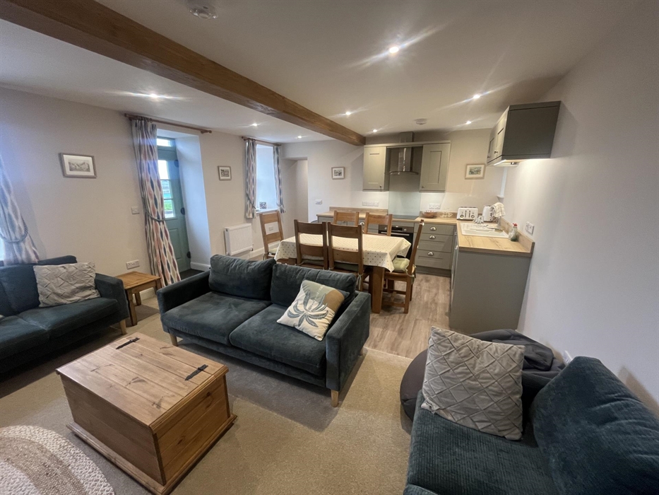 large kitchen dinner with seating for six. Includes dish washer and all mod cons