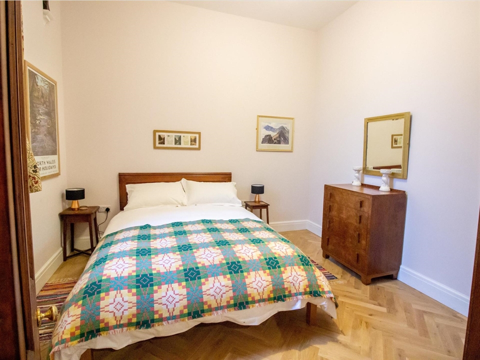 Ground floor king bedroom