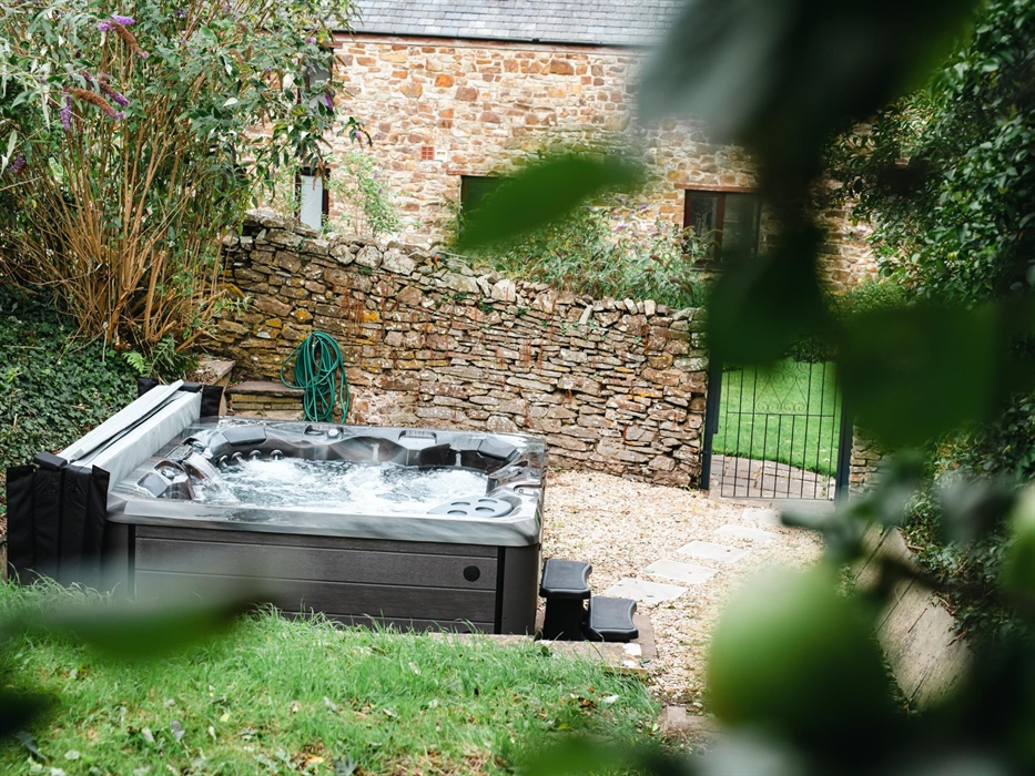 End your day with an invigorating soak in the secluded hot tub, a luxury enclave to toast to memories under a starlit sky.