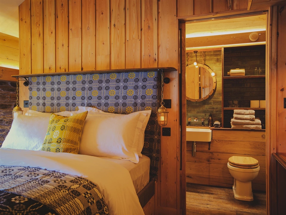 Captain's cabin bedroom