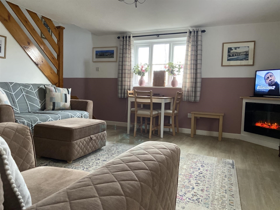 efail bach living room