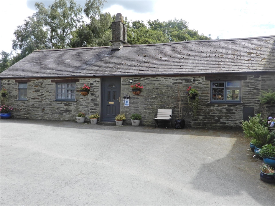 The Coach house sleeps six its magnificent views overlooks the  Dyfi Estuary and the mountains