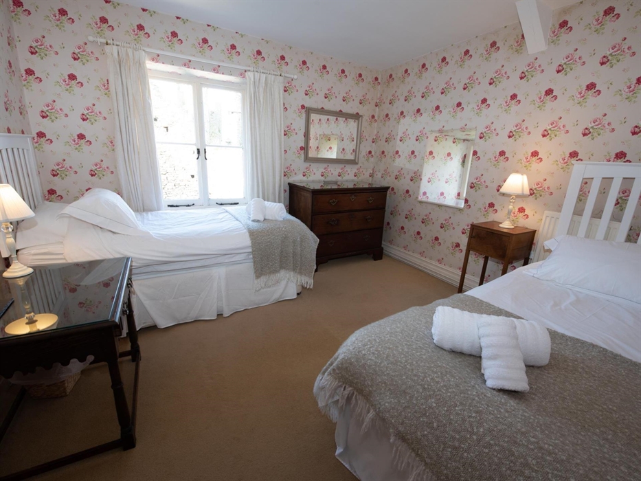 Spacious twin bedroom with views over the courtyard