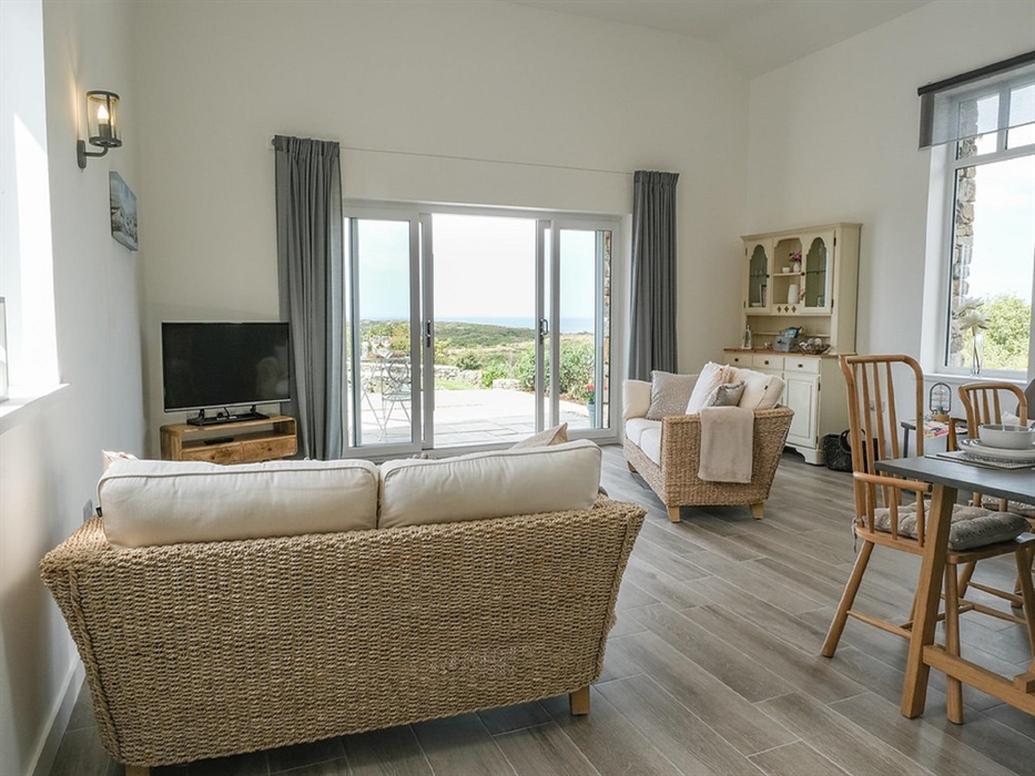 Kitchen/dining/living room