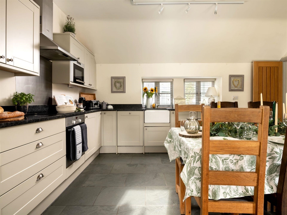 Cook up a delight in this well-equipped kitchen area. Everything you could possibly need for a relaxing stay away.
