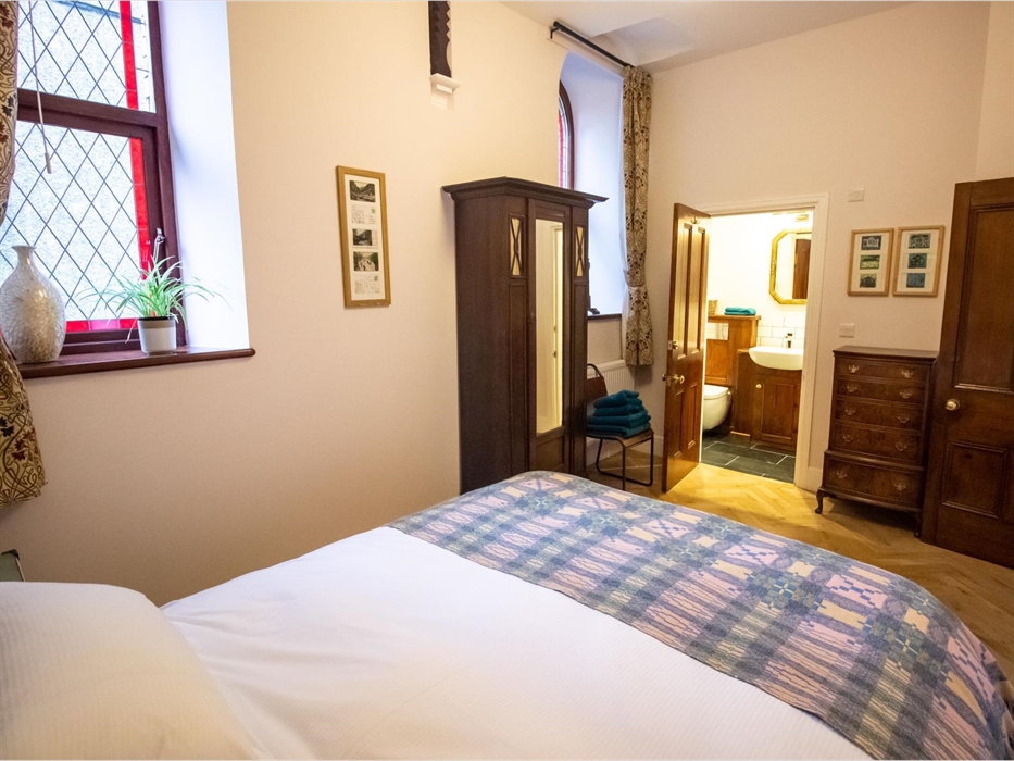 King bedroom with en-suite