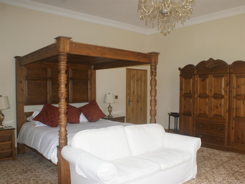 Super large double aspect room with 4 poster bed, settee and arm chair, large 55" Smart TV, Tea & Coffee making facilities (tea and coffee provided),