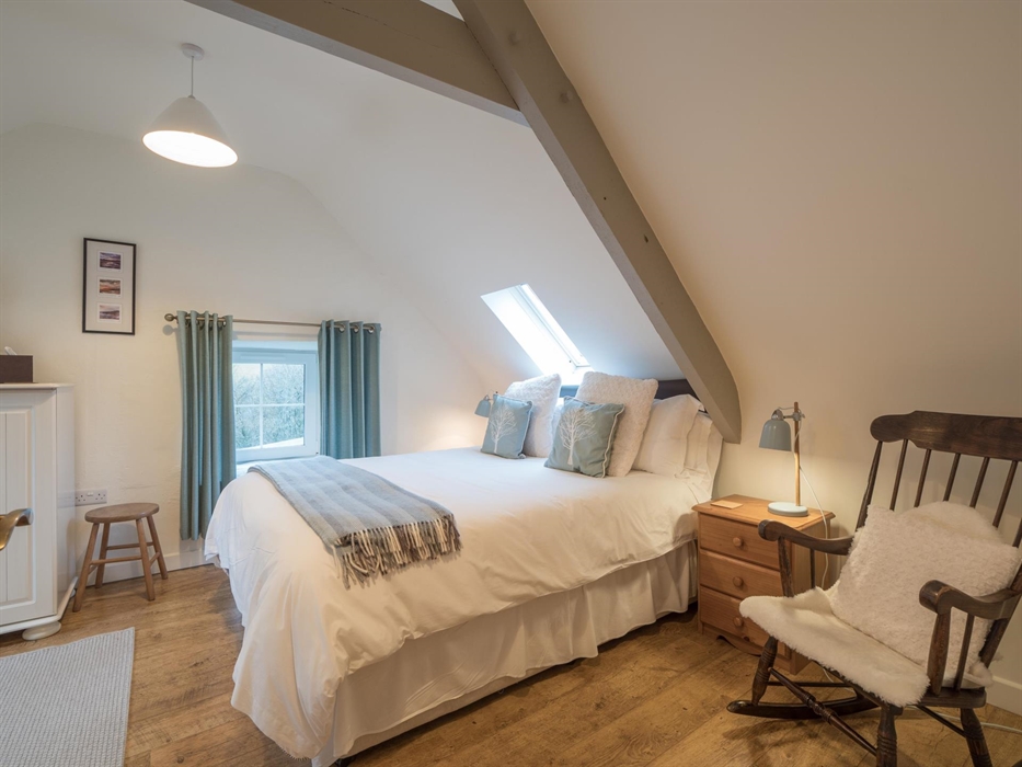 Bedroom 1 kingsize (can be split into singles)