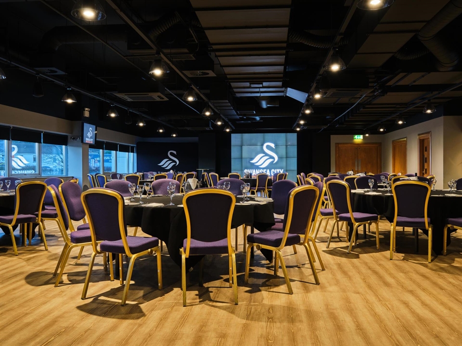 Guests appreciate the sleek décor that comes with the Morfa Lounge, and the space lends itself to glamorous and cutting-edge events for up to 200 peop