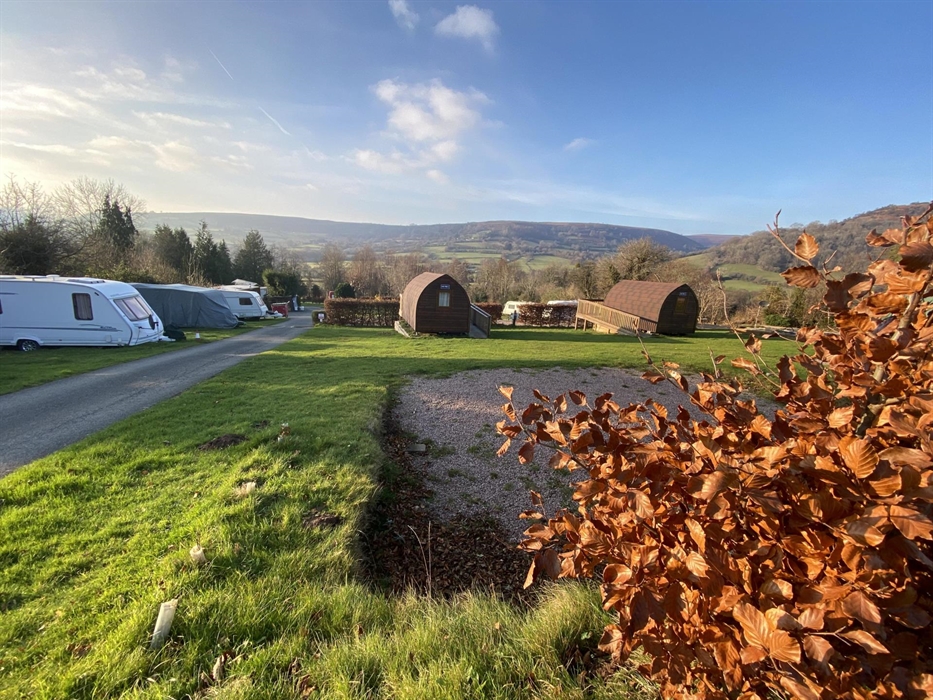 glamping and camping pitches with panoramic mountain views of the Black Mountains, Brecon Beacons National Park, Crickhowell, Cwmdu