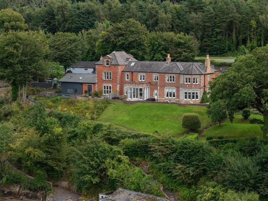 Telford House – A Luxurious Manor on Menai Straits
