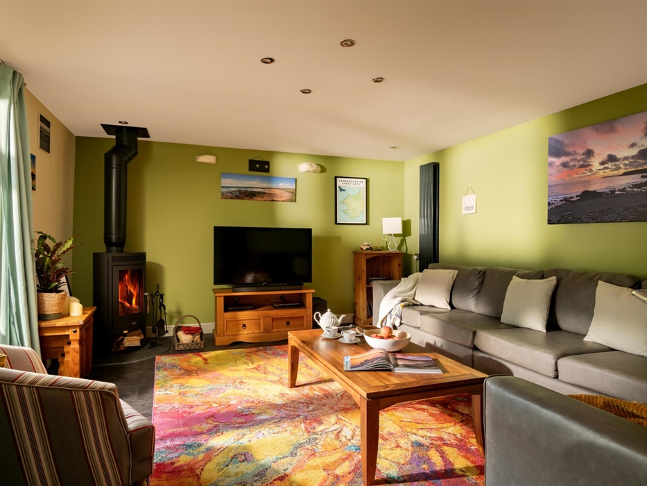 Lounge with 50" Smart TV