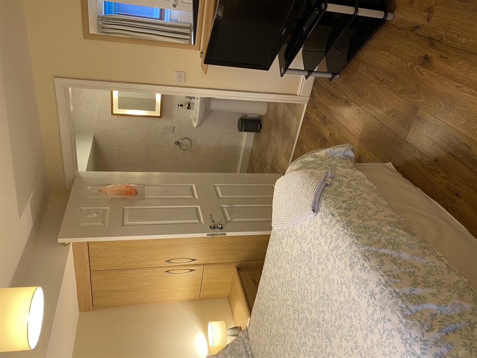 Dairy ground floor double bedroom with en-suite