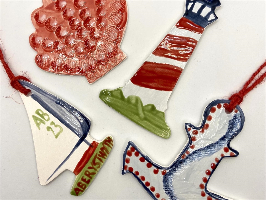 Why not come along and make your own holiday souvenirs!