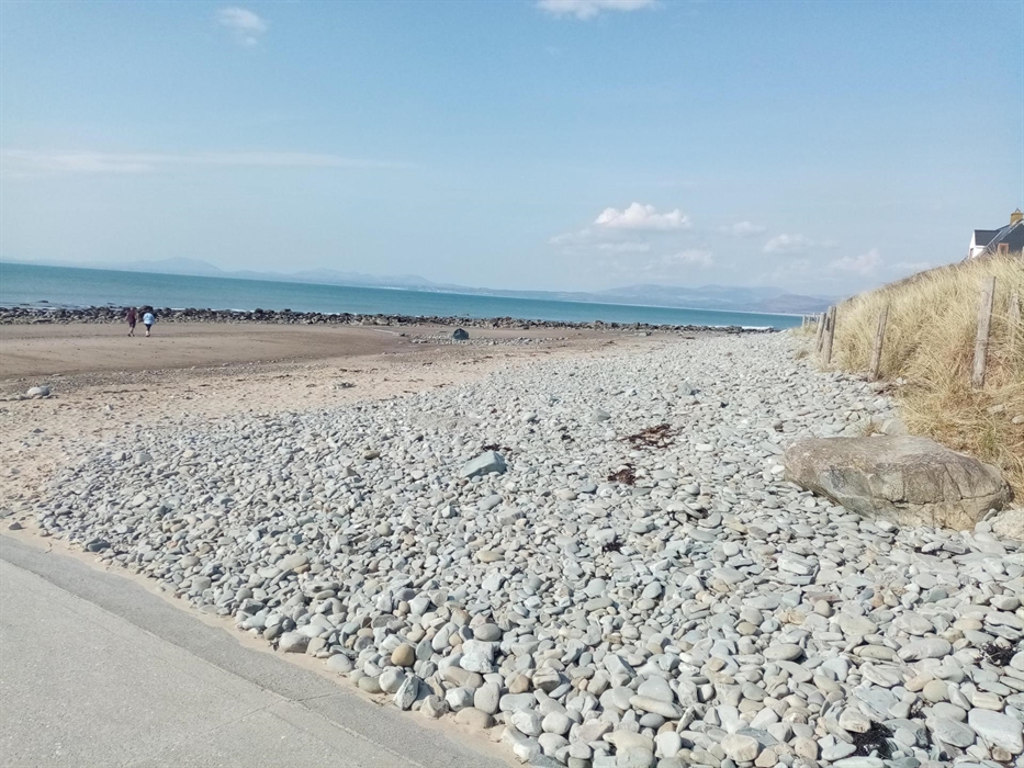 Wheelchair access onto Llandanwg beach