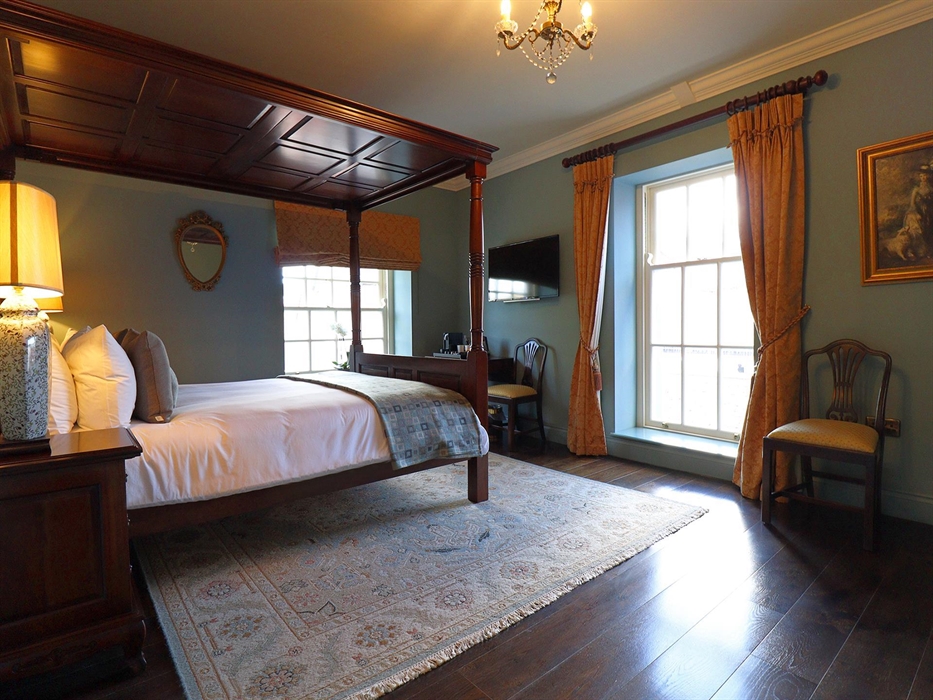 Our Deluxe rooms feature enhanced decor in the Georgian style. Some have four-poster beds or attractive views to the front of the property overlooking