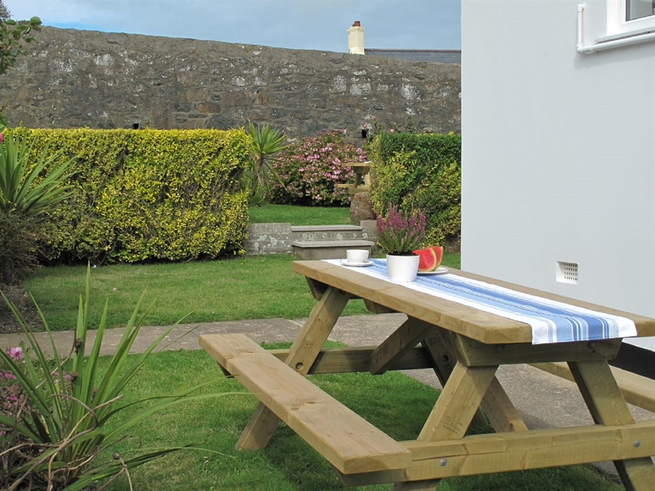 Hywyn Outdoor Dining Area