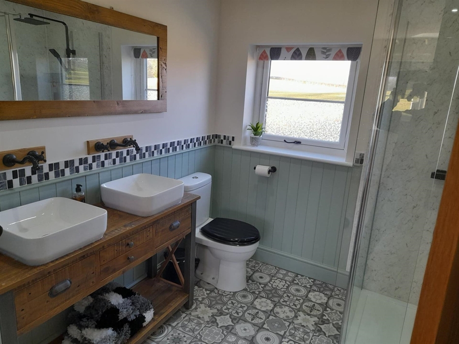 En-suite No 2 Ynyswen