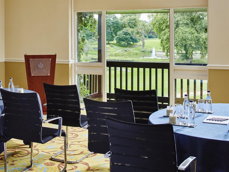 Overlooking the Old Course and Lake, our Penhow Room is an ideal spot for small meetings, classes, or social events.