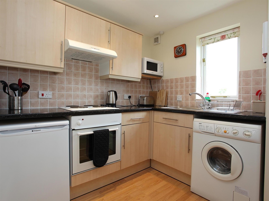 3 The Anchorage, Solva - kitchen