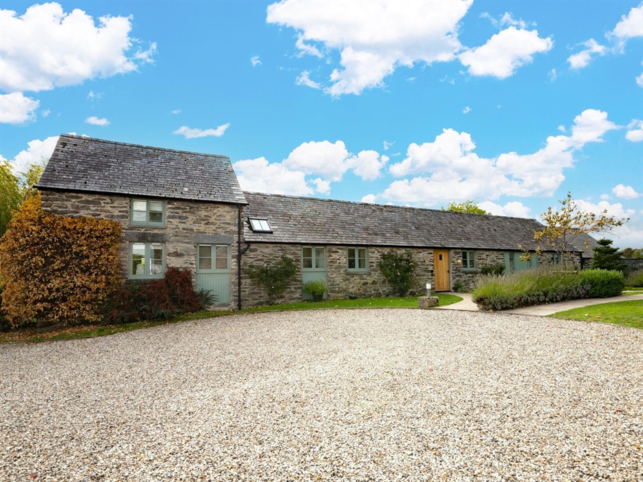 Gamekeepers Cottage is on a Riverside location and sleeps 8 people.