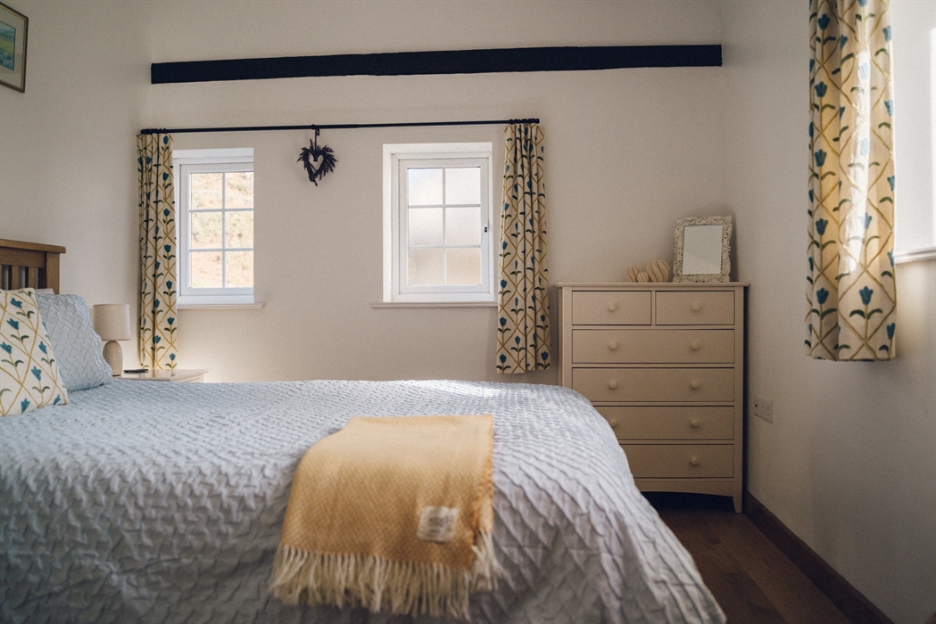 Ty Felin King-size bedroom