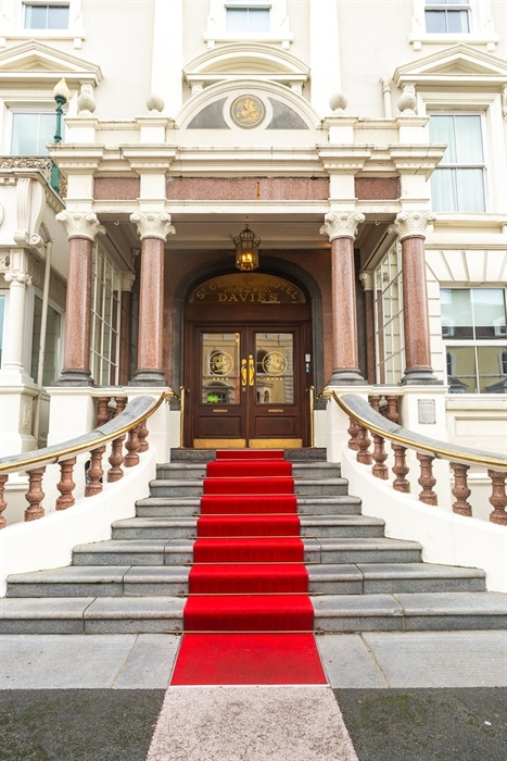Entrance to St George's Hotel