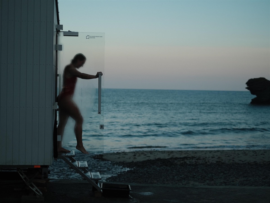 After 15 minutes in the sauna, everyone needs to cool off!