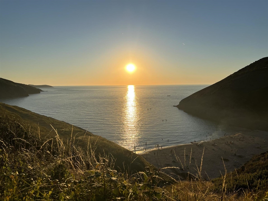 Mwnt beach sun set