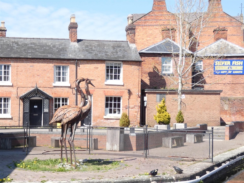 Y Lanfa Canal Wharf cottages