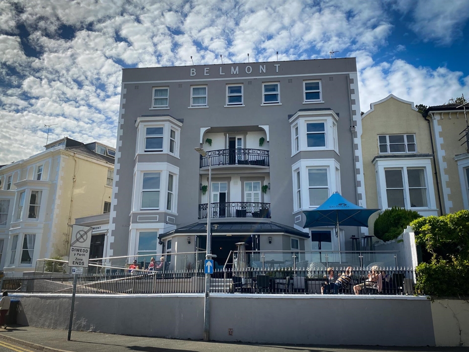 A haven of tranquility situated opposite the Pier, Promenade and Beach, offering some of the finest views of the Bay from our Terrace and Balcony Bedr