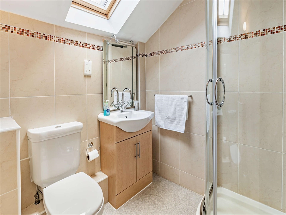 Room 6 (sleeps 4), superking, 2 singles + ensuite