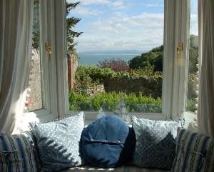 Periwinkle Cottage - windowseat