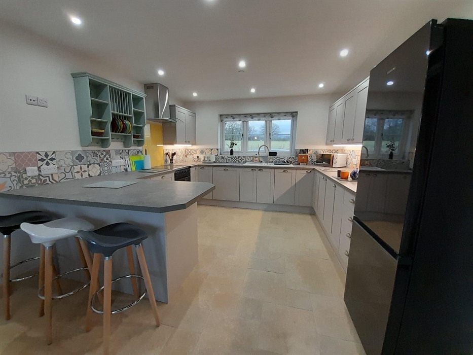 Kitchen No 2 Ynyswen