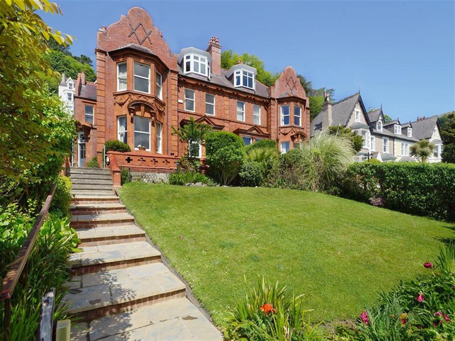 St-Katherines-exterior-19