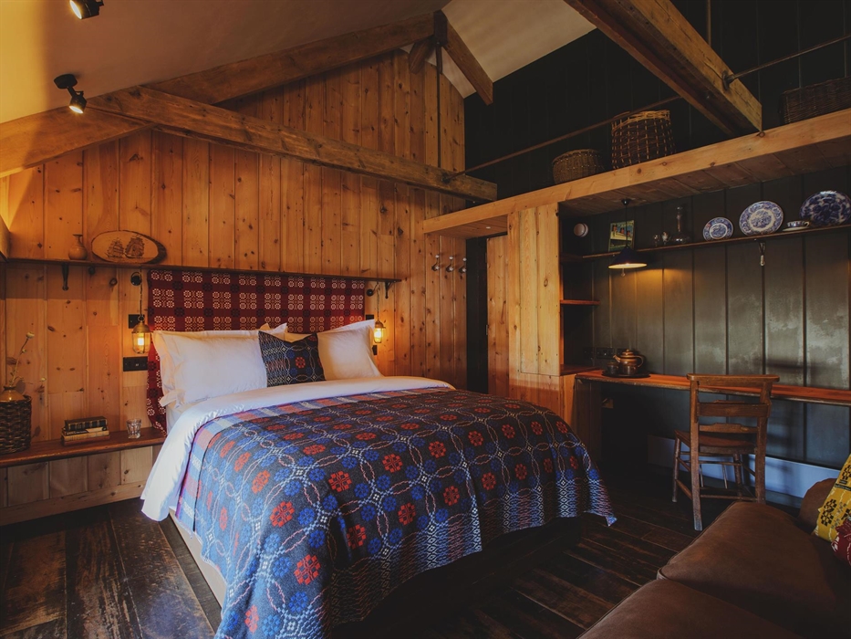 Captain's cabin bedroom