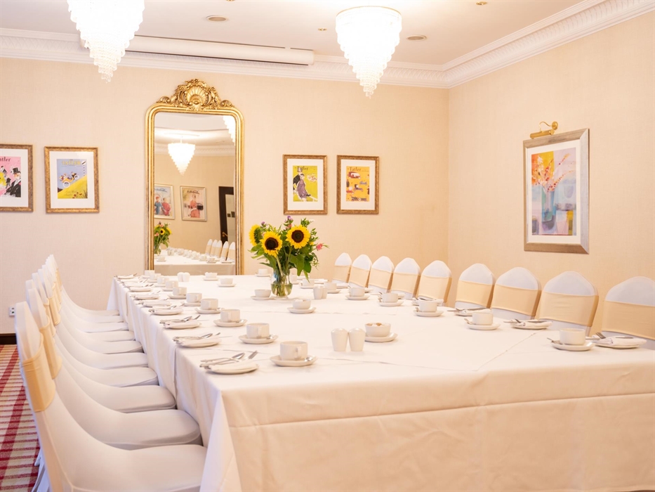 The ideal location for intimate dinners, meetings & more