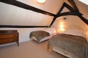 2nd floor twin bedroom