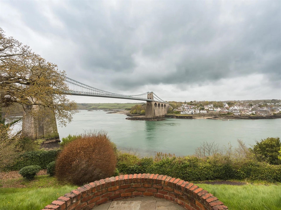 Telford House – Views of the Menai Bridge