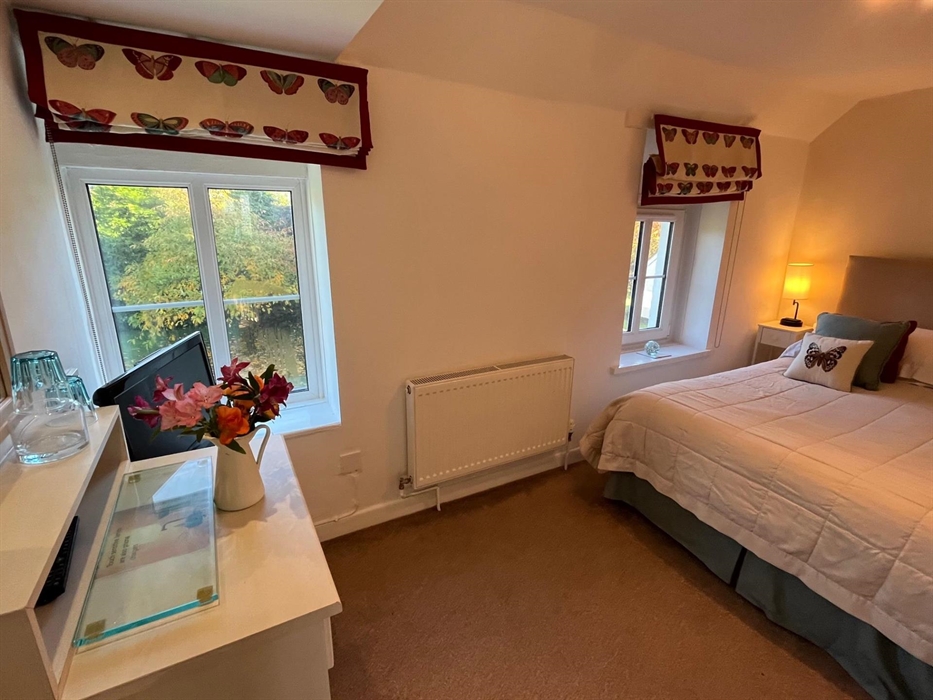 Foxes reach double bedroom with 4ft 6 bed, lamps are chargers for your phones, TV, garden view.