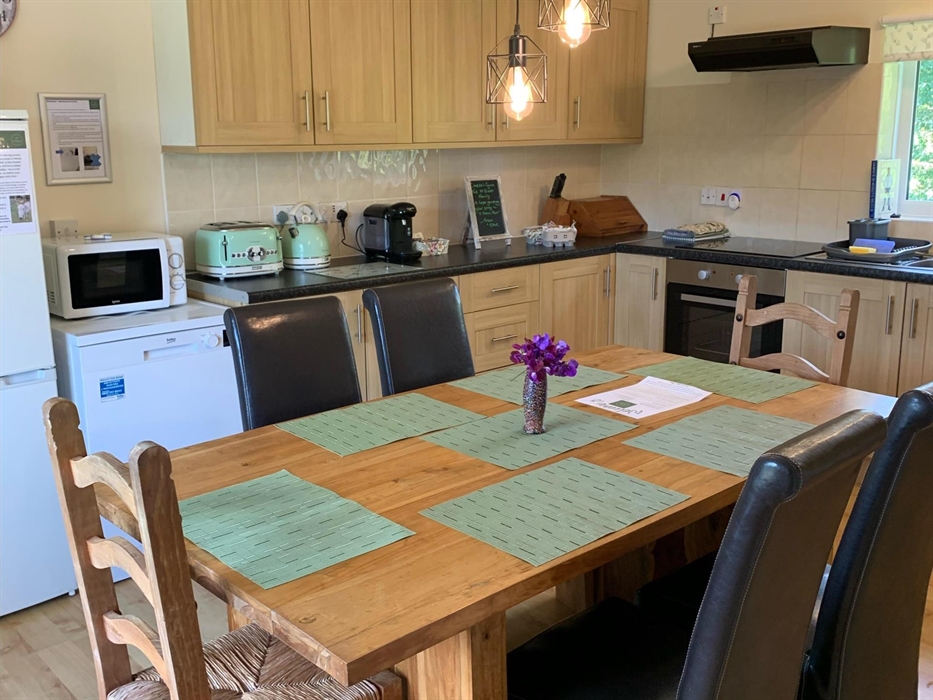 Y Frenni Fawr cottage and dining room