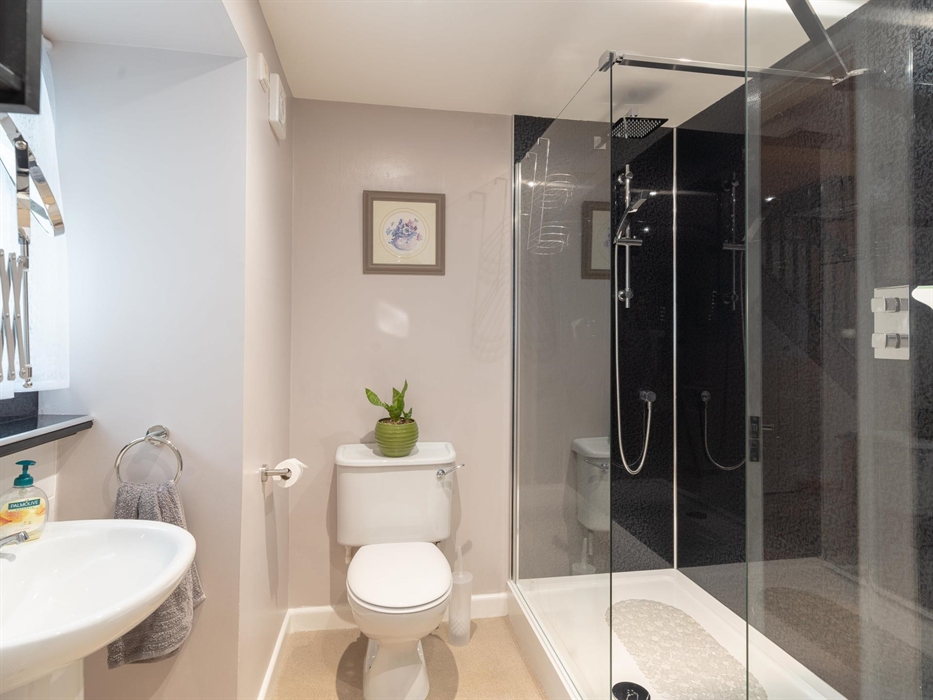 Clean and modern, situated on the ground floor