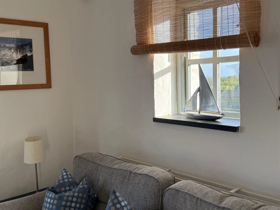 Ty Draw - Lounge Interior