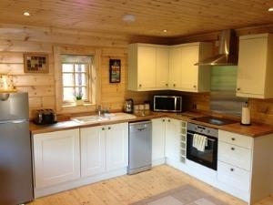 Glyn y Coed Log Cabins - Oak House