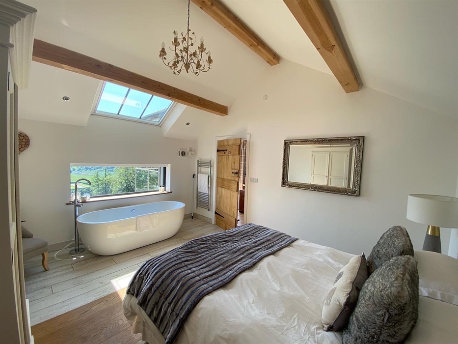 Oaklands Glamping & Treehouse