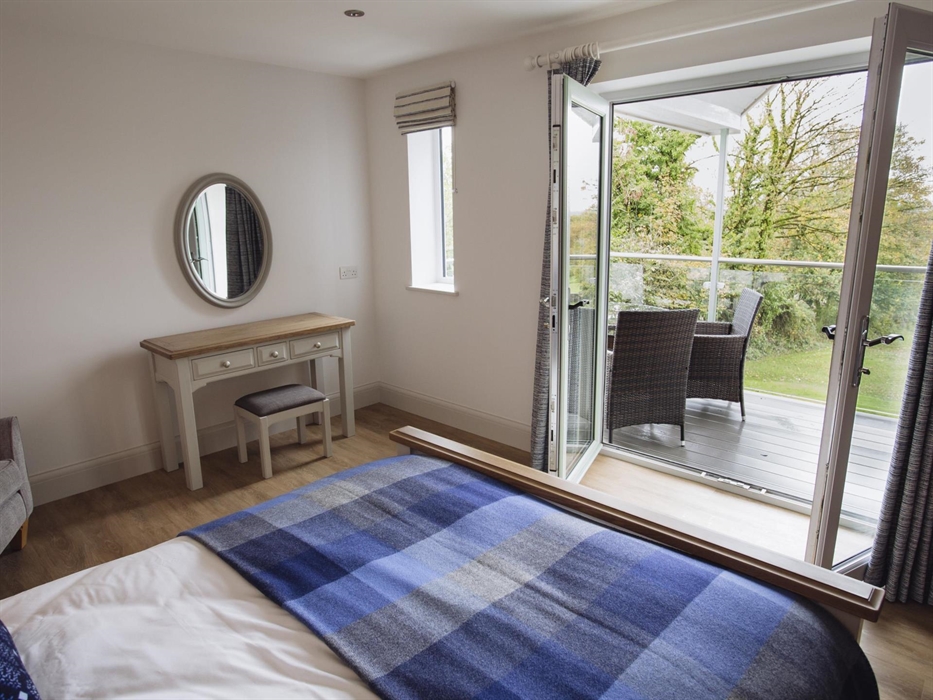 cottages near coast wales